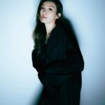Ali Lee Instagram - 在 黑 與 白 間 尋 找 細 節 🤍🖤 剪短前一輯:) @prada #PradaReNylon #ALife