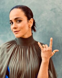 Alice Braga Instagram - #TheSuicideSquad premiere 🤟🏽⚡️🤍 • Pré estreia de #oesquadraosuicida Make Up @tobyfleischman Hair @rena.calhoun Stylist @taraswennen