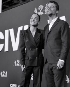 Alice Braga Instagram - With some delay (my classic, have been traveling like crazy) but with so much love and admiration. You inspire me since the day we met. Showed me what acting was all about, what being a wonderful human being was all about. Te amo to the moon and back. Meu irmão. Amorzão que a vida deu. VOA VOA VOA #wagnermoura Go watch him shine on #CivilWar Filmaço bom demais @paumelosangeles Givenchy suit Stylist @christianstroble Assistant stylist @nikiravari Makeup @dianebuzzetta Hair @hairinel
