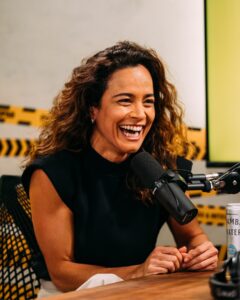 Alice Braga Instagram - Alice Braga no Podpah! 💛