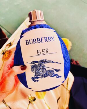 Alice Braga Instagram - Sobre dias incríveis em Londres com @burberry pra ver o desfile e fazer um editorial lindo que sai em breve na @voguebrasil 

Styling @ritalazzarotti 💛
Hair @garethbromell 
Make Up # Emma Lovell
Partner in crime @crisnaumovs 💙