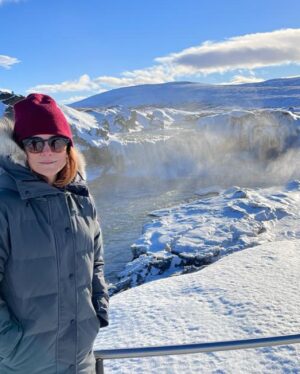 Alice Braga Instagram - Islândia, 2022
Filmando RETREAT (que estreia em breve!)
Ver a aurora boreal foi um dos momentos mais lindos que vivi na vida.
Amo filmar em lugares inusitados que me proporcionam essas experiências inacreditáveis. 
#TBT