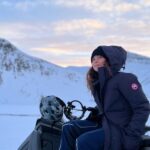 Alice Braga Instagram - Islândia, 2022 Filmando RETREAT (que estreia em breve!) Ver a aurora boreal foi um dos momentos mais lindos que vivi na vida. Amo filmar em lugares inusitados que me proporcionam essas experiências inacreditáveis. #TBT