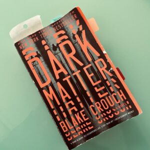 Alice Braga Instagram - Ando monotemática com Dark Matter. Aliás, você conhece? Tô filmando, pra AppleTV , aqui em Chicago a adaptação do livro homônimo de Blake Crouch (esse cara genial e generoso aí da foto comigo) onde interpreto Amanda. Sempre penso nos outros caminhos que a vida poderia ter tido e a série é exatamente sobre isso. Baita desafio como atriz sim, mas na vida real como não ficar com “E se... E se…” na cabeça o tempo todo?
•
In Chicago shooting the adaptation of Dark Matter, book by Blake Crouch (the brilliant guy in the photo with me). 
I always think about the different paths I could’ve taken in life, “what if… what if…” all the time… The show is exactly about that.
Soon on Appletv 
Can’t wait

#darkmatter