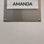Alice Braga Instagram - Ando monotemática com Dark Matter. Aliás, você conhece? Tô filmando, pra AppleTV , aqui em Chicago a adaptação do livro homônimo de Blake Crouch (esse cara genial e generoso aí da foto comigo) onde interpreto Amanda. Sempre penso nos outros caminhos que a vida poderia ter tido e a série é exatamente sobre isso. Baita desafio como atriz sim, mas na vida real como não ficar com “E se... E se…” na cabeça o tempo todo? • In Chicago shooting the adaptation of Dark Matter, book by Blake Crouch (the brilliant guy in the photo with me). I always think about the different paths I could’ve taken in life, “what if… what if…” all the time… The show is exactly about that. Soon on Appletv Can’t wait #darkmatter