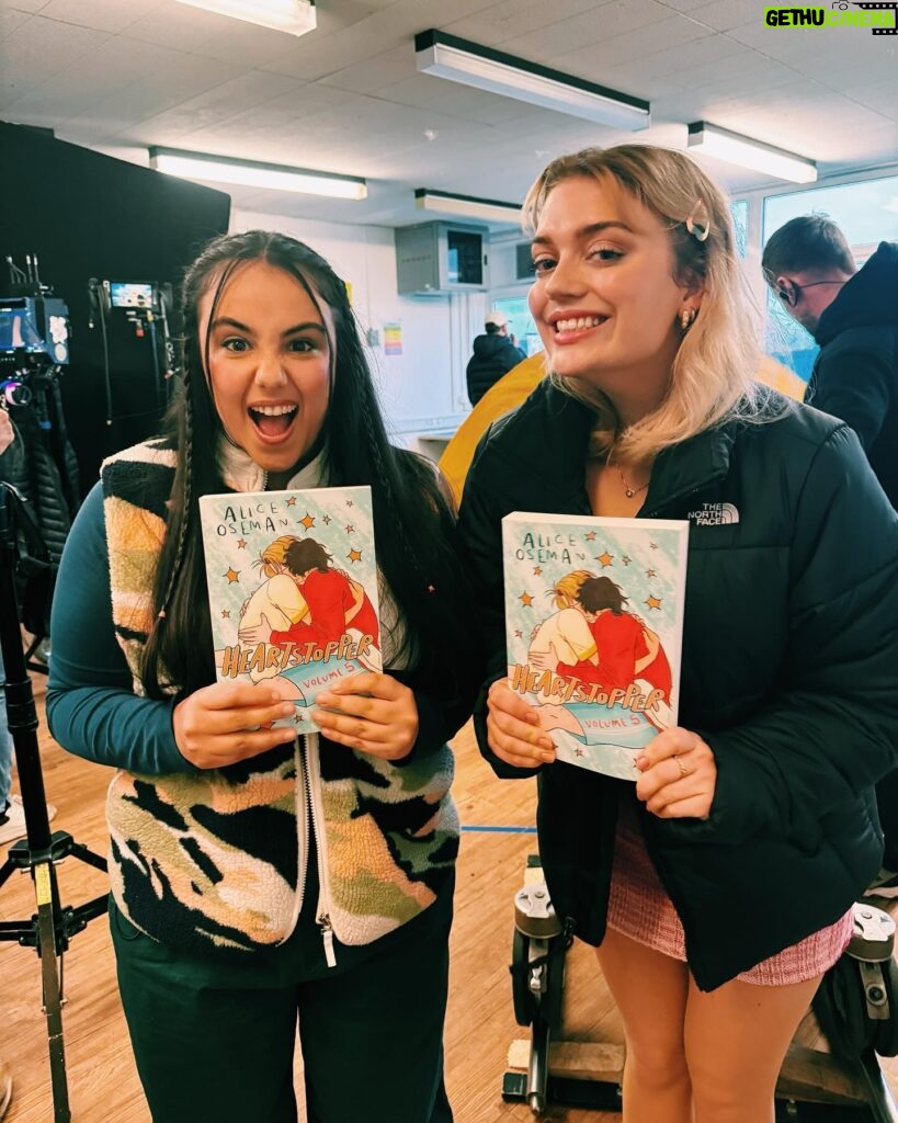 Alice Oseman Instagram - While I was on set this season, I was able to gift some copies of Vol 5 to the wonderfully talented and hardworking cast of @heartstopper (including some not pictured here)! Massive thank you to this lovely lot for letting me bother you with photo requests while you were all very tired and working very hard. Vol 5 will be coming to life in season 3! 📚