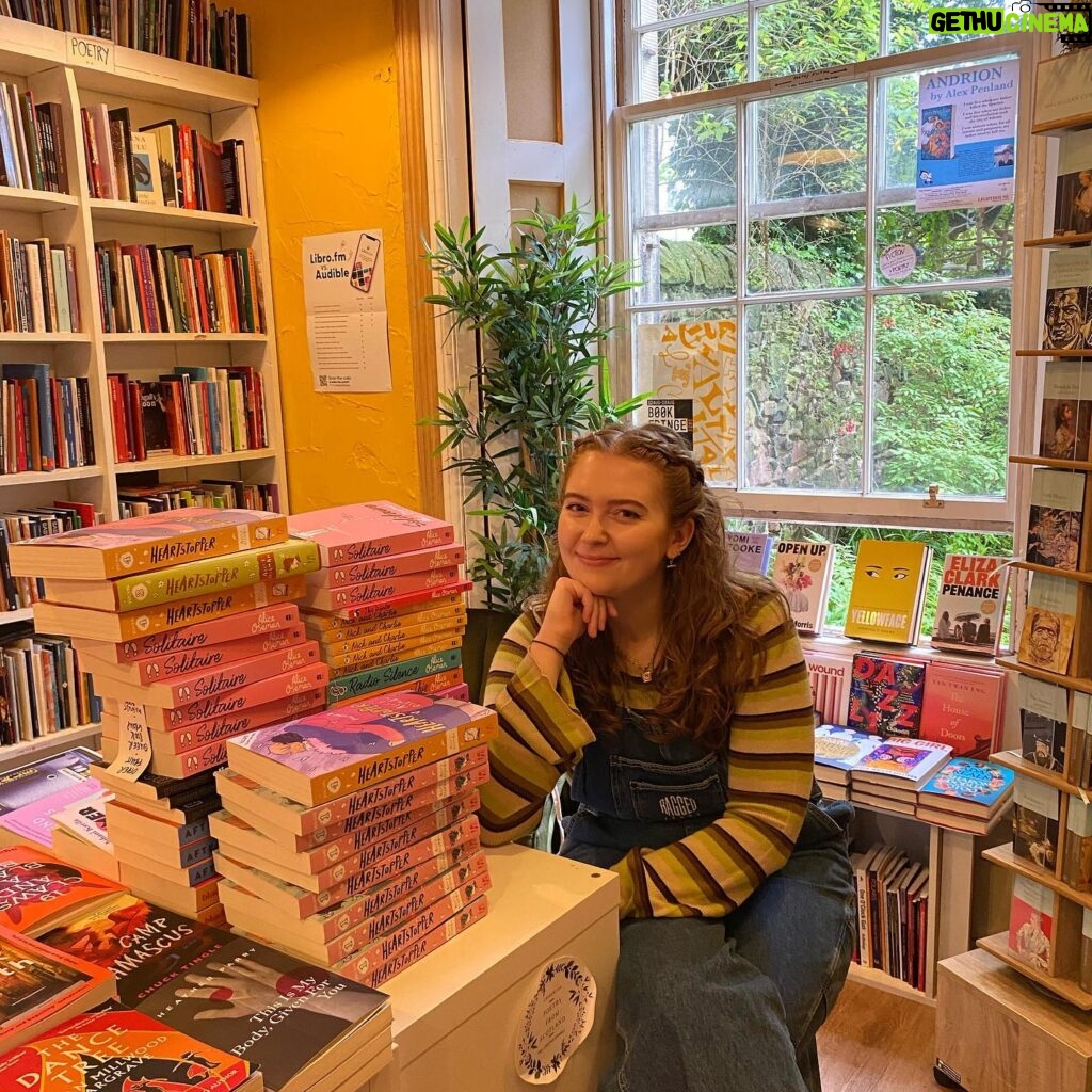 Alice Oseman Instagram - Thank you for having me, @edbookfest! And thank you everyone who came to see me! 📚