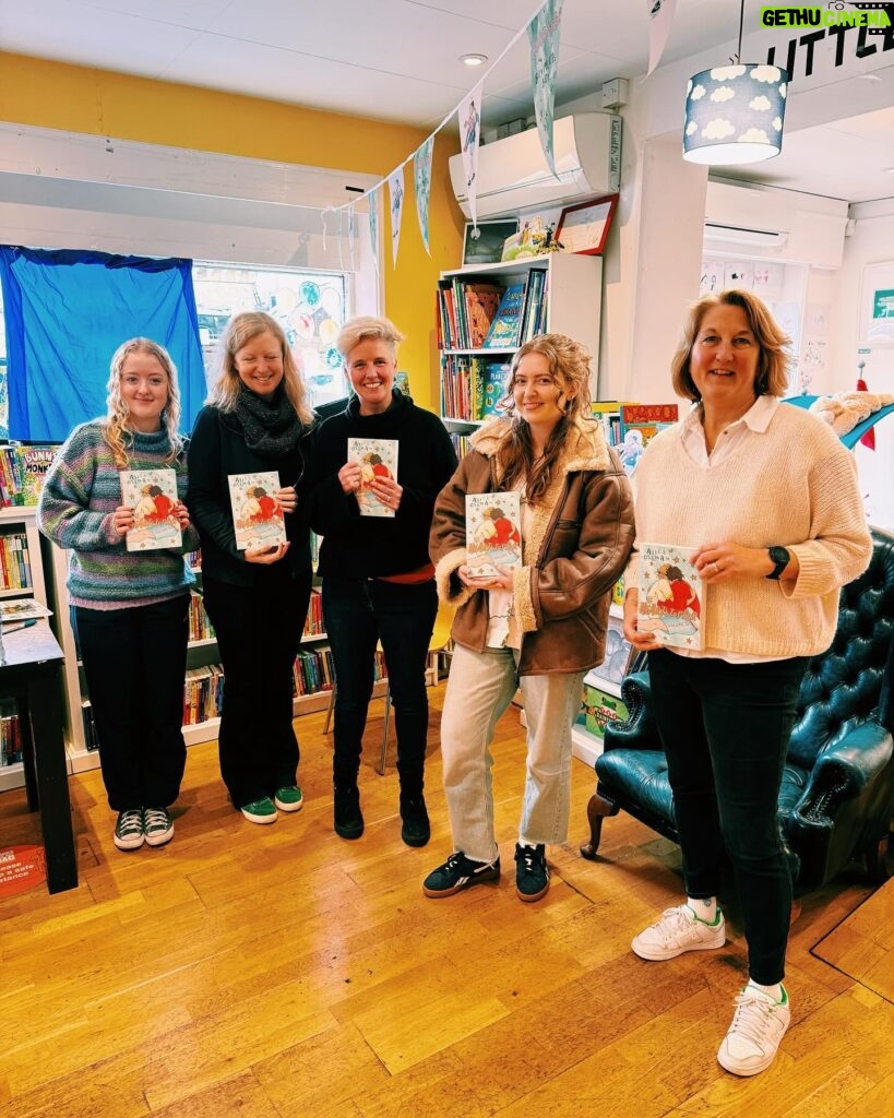 Alice Oseman Instagram - Thank you so much to everyone who came to see me on my little book tour this week, and thank you to the bookshops for having me!! It was so lovely to meet so many readers (and cute dogs!!) 📚