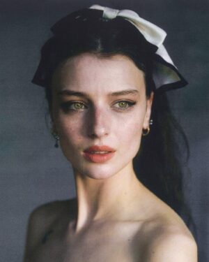 Alice Pagani Instagram - it looks like a dream ! ✨

photo by @nicholas.fols 
styling by @riccardomariachiacchio 
make up by @annalisaespositore.mua