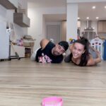 Alicia « Shanna » Kress Instagram - Qui sera le soldat #0001 ?! 💥 BONNE NOUVELLE : Même si un bracelet unique ça se mérite, on vous OFFRE le vôtre pour fêter le RETOUR EN STOCK des bandes @fitness_camp_officiel 🤩 1000 bracelets dispos avec numéro unique offerts pour les 1000 plus rapides d’entre vous qui profitent des pré-ventes du pack programme BOOTY LOCO BANDES 🎉 RDV sur www.fitnesscamp.fr pour devenir un membre unique de notre team et obtenir un numéro qui n’appartiendra qu’à toi ! Rdv dans nos stories pour plus de détails et dites-nous en commentaire qui veut son matricule de soldat pour entrer dans notre armée ⁉️ #funcouple #challenge #fitnesscamp #publicite #bootyloco