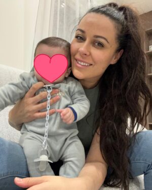 Alicia « Shanna » Kress Instagram - Quel kiff tous les jours 😍
Incroyable par contre c’est normal qu’à 3 mois il veuille déjà se mettre debout ?! 😳😂😍
À quel âge votre bébé a voulu sassoir et se mettre debout ?