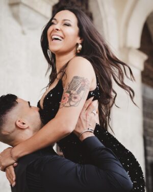Alicia « Shanna » Kress Instagram - Quelle est votre photo préférée? ✨

📸 @cristina_viadana 
👗 @weddings_secrets 

#venise #love #amour