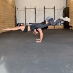 Alicia « Shanna » Kress Instagram - ENFIN 😂 Il était temps qu’on en réussisse un de challenge ! Envoyez-moi les pires défis à relever je suis chaud patate 🔥 PS : qui pense être capable de le réussir celui-ci ? #challengeaccepted #challengeyourself #sport #couple #couplelove #couplefitness #fitness #workout