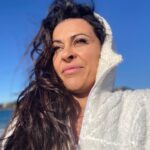Alicia « Shanna » Kress Instagram - On voulait partager ce post avec vous, hier nous avons fait un tournage pour une des prochaine vidéo que vous découvrirez sur @fitness_camp_officiel ,(sûrement mercredi 😜) la journée c’était, tournage, repérage des lieux, d’ailleurs c’était la 1ere fois qu’on bossait avec cette équipe de vidéastes hyper sympa, un plaisir. On a tourné un challenge qu’on a complètement raté 😂 on vous le poste dans peu de temps, une cata j’me suis pissé dessus tellement j’ai rigolé 😂 Resté connectés 💪🏼 Pour la dernière photo c’était juste pour que vous imaginiez la température lol 😂