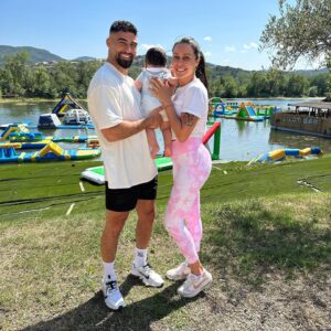 Alicia « Shanna » Kress Instagram - Coucou nouveau vlog dispo le lien dans dans notre bio😍voici quelques images de ce qu’on a vécu ces dernières semaines 
Il y’a encore d’autres surprises 🤨🤫