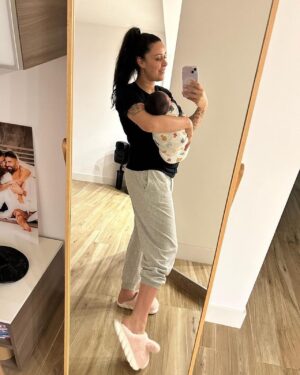 Alicia « Shanna » Kress Instagram - Un an jour pour jour où tu es arrivé mon fils! 😍♥️
Tu m’as transformé je suis une autre femme et je préfère tellement celle que je suis devenue grâce à toi et à ton papa 😍♥️🙏🏼
J’me rappelle,
moi qui disait “je ne sais pas si j’aurai l’instinct maternelle 😣”
😂😂😂 tu ne peux pas avoir plus l’instinct maternelle que moi 😂😍🙏🏼
Tous les jours on vit une aventure à tes côtés mon fils! Une aventure exceptionnelle Notre trésor ♥️♥️♥️♥️
Tellement hâte de découvrir la suite ♥️