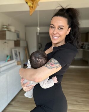 Alicia « Shanna » Kress Instagram - Je retrouve la ligne petit à petit même si j’ai déjà fais le plus gros 🙏🏼 aujourd’hui je suis à 68 kgs, petit rappelle le 20 novembre j’étais à 85kgs 🤩🙏🏼😍 il en manque plus que quelque uns 😍🙏🏼