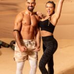 Alicia « Shanna » Kress Instagram - Chorée challenge ! 💪🏼 On attend vos vidéos les amis ! C’est la musique du programme sur laquelle vous allez réaliser tous vos échauffements avant vos séances #missiondesert La vidéo complète est dispo sur la chaîne YouTube @fitness_camp_officiel 💥🚀 Et bien sûr il y’a un alternatif à chaque exo pour ceux qui ne peuvent pas sauter! 😌 Que pensez-vous de la musique perso je suis fan et elle est dans ma playlist ! Elle a été réalisée par @ludemusic !! Artiste incroyable! Une dinguerie les amis 😍💪🏼🚀 Elle est dispo sur toutes les plateformes n’hésitez pas à l’ajouter à votre playlist !! Pour vous motiver ☺️ 🎶(shanna kress_mission desert) #musique #fitnesscamp #motivation #shannakress #jonathanmatijas #sport #challenge #challengefacile #challengedesport #lude #missiondesert