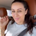 Alicia « Shanna » Kress Instagram - Tague une pote à toi 😂 Quand tu penses que tu es bien épilée mais que le miroir de ta voiture te rappelle la réalité 😂 #dartagnan