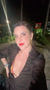 Alicia Machado Instagram - Cuando todo te parece bien, justo y necesario es solo allí 👉 donde encuentras tu propio camino y te elevas a otro peldaño de crecimiento, para salirte de la caja 📦 y encontrar nuevas razones y emociones 💛💙❤️👸👑 Con todo a darle a la vida que es una y muy corta ! Los Amo 💋🥰