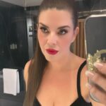 Alicia Machado Instagram - Mis amores ❤️ Feliz viernes! Me gusta el rostro que me está dando la madurez! On set 🎥🎬 Haciendo lo que más amo en esta vida! #actingchallenge #actress #moviescenes #actresslife🎥 #cine My look by @samiya.boutique