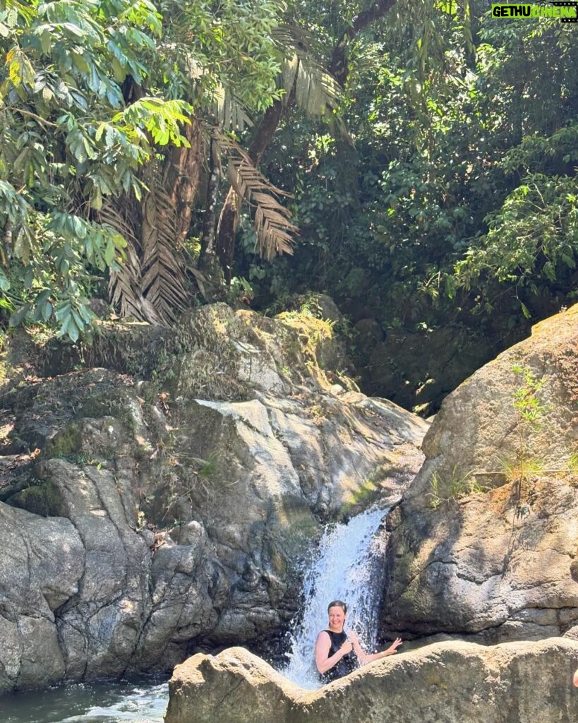 Alicia Silverstone Instagram - Eating delicious food... white water rafting… and spending quality time with my son. 🥰 Costa Rica has amazing so far! @pacuarelodgecostarica @protravel.international @landed.travel