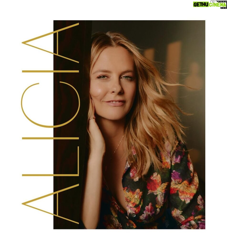 Alicia Silverstone Instagram - A little photoshoot I did with @roseandivyjournal for their September issue ✨ Photographed by @raulromo Styled by @jacquietrevizo Makeup by @simonesiegl Hair by @kyleeheathhair