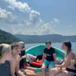 Alicia Silverstone Instagram - Waking up at 5AM to explore Osa Peninsula!? Yeah, I’d say it was worth it. 😍🥰 @dolphinquestcostarica @reymar9 @protravel.international @landed.travel