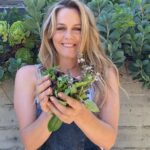 Alicia Silverstone Instagram - The face you make when you cook one of your favorite dishes from your cookbook #TheKindDiet. Go check out my latest video making Artichoke, Mushroom, and Leeks Crostini with Pesto! Watch on my IG reels or on YouTube.