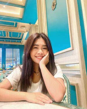 Alifa Lubis Instagram - Sekali dua kali gpp tapi klw tiga kali empat sama dengan dua belas
