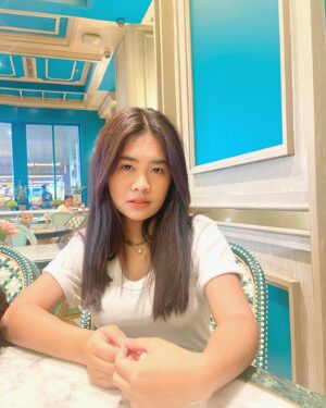 Alifa Lubis Instagram - Sekali dua kali gpp tapi klw tiga kali empat sama dengan dua belas