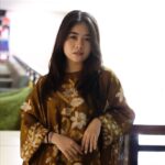 Alifa Lubis Instagram - Rekomen parfum yang wanginya udah lewat, orangnya ketinggalan - 📸: @ohrayhan
