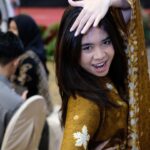 Alifa Lubis Instagram - Rekomen parfum yang wanginya udah lewat, orangnya ketinggalan - 📸: @ohrayhan