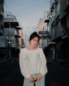 Alifa Lubis Instagram - Sayang aku ke kamu itu cuman sedikit , sedikit berlebihan maksudnya hiyaaaaa aowkaowk - - Photographer by @ohrayhan