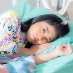 Alifa Lubis Instagram - Hoaaamm... udah malem gaes. Pengen bobo dulu, kali aja pas bangun udah jadi penyanyi... Lol 😂 Boleh gak sih? Kalo setuju komen plisss!!! #Alifalubis #Bersamakubahagia #Bentukmusic #NewMusic