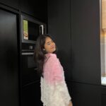 Alifa Lubis Instagram - Sulit di mengerti semoga jodoh mu aku @thv 🙏🏼
