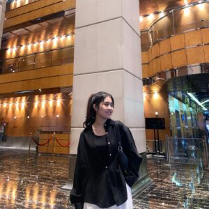 Alifa Lubis Instagram - mau buka puasa pake janji kamu aja soalnya lebih manis daripada takjil