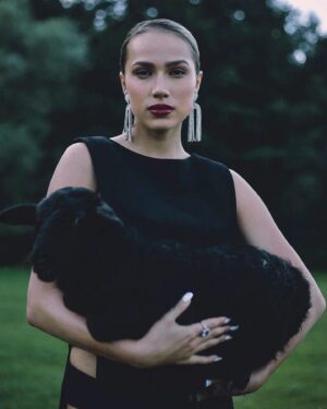 Alina Zagitova Instagram - 🐏⚫️