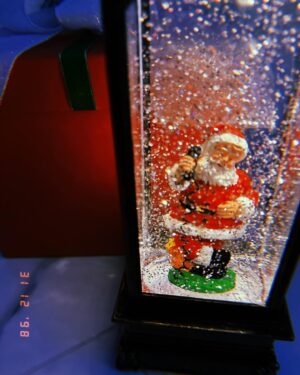 Alina Zagitova Instagram - Хочу поздравить всех с Новым Годом!🎄
Этот год был очень насыщенным 💫
Естественно, были как взлеты, так и падения, но от этого жизнь становится только интереснее и наполняется яркими красками! 
Желаю всем вам новогоднего настроения, веры в чудеса и исполнения желаний! Не забудьте загадать желание под бой курантов🙏🏻
Надеюсь, что следующий год будет наполнен лёгкостью и спокойствием! И пусть подарит каждому счастье, любовь и доброту🥰
А главное - это крепкого-крепкого здоровья вам и вашим близким❤️
С Новым 2024 годом🥳