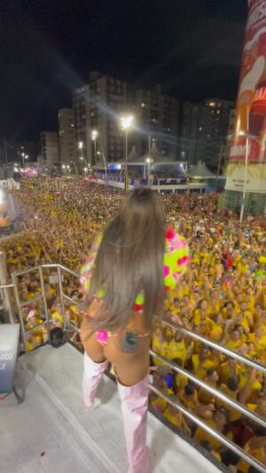 Alinne Rosa Instagram - 20 anos
10 solo (sozinha nunca)
#blocoovale
corpo elétrico…
vai ser do nosso jeito 💛
tá chegando a hora! alguém aí ansioso como a cantora aqui? eu tô eu tô eu tô!!!

#alinnerosa #zodiacodovale #carnaval2024 #carnavalalinnerosa #carnavaldesalvador