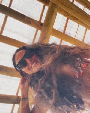 Alinne Rosa Instagram - pausa poética 🌼