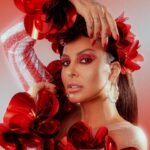 Alinne Rosa Instagram - Ô Rosa! “Rosas, violetas, representam o sincero carinho que tenho por vocês…” Uma ariana meio canceriana? ♈️ ♋️ Hoje tem show em Orlândia-SP, pois o nosso #CarnavalAlinneRosa não para! Stylist @luisazevedoo Look @izaacoliver Acessórios @sheilamoraissd Beleza @cariolano.makeup Foto @yagomesquitta #alinnerosa #carnaval2024 #carnaval