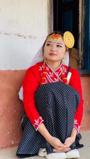 Alisha Rai Instagram - Happy Sakela Ubhauli and budhha jayanti ☺️❤️ tried playing binayo for you all, learnt from my grandmom🤭