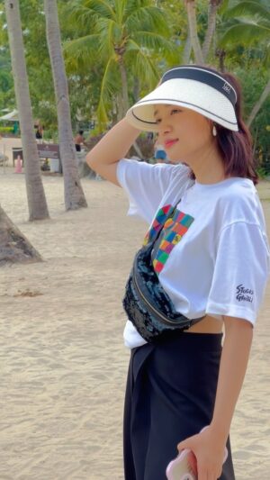 Alisha Rai Instagram - Take a step back and look how beautiful life is 🌊🦋