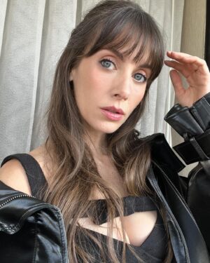 Alison Brie Thumbnail - 136.3K Likes - Top Liked Instagram Posts and Photos