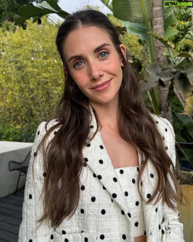 Alison Brie Instagram - Blushing bb inside & out 💕