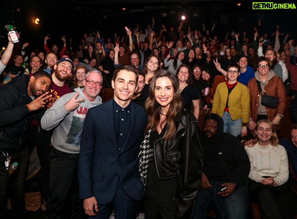 Alison Brie Instagram - Thank you Philly for your incredible energy (and food!!) Still buzzin from our time with you! 🖤💚 #suraya @surayaphilly #somebodyiusedtoknow