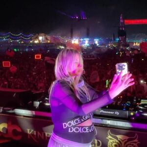 Alison Wonderland Instagram - This time last year I was 9 months pregnant playing the main stage at EDC Las Vegas. It was my favorite b2b of all time!!! See you all back under the electric sky tomorrow, but this time I’ll be solo. Everyone still asks how I did it and the answer is simple: THIS MAKES ME HAPPY
