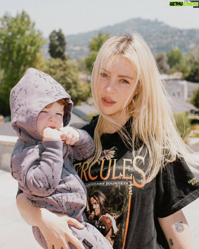 Alison Wonderland Instagram - Happy first Mother’s Day to me :’) my miracle rainbow baby after many losses. I never knew I could love this big until you came along. Thanks for choosing me as your mother 🥹 📸 by @donslens, produced by Alison wonderland and ti west