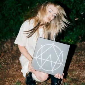 Alison Wonderland Instagram - Tomorrow 2pm PST I am dropping limited edition RUN, AWAKE & LONER vinyls in a special box set via www.FMUOASL.com. I am giving 3 box sets away. Comment your favourite AW song and like this post to enter! I’ll announce winners tomorrow